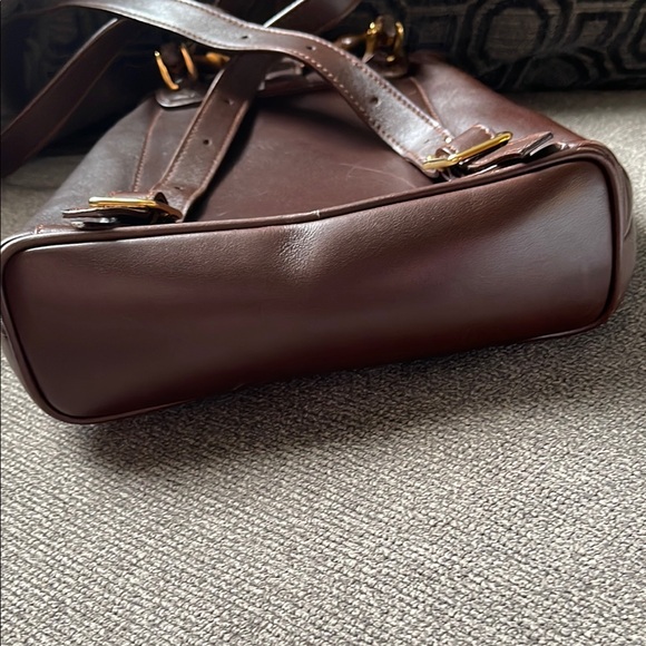 Gucci Brown Leather Backpack with Vintage Design and Drawstring Closure main image 8